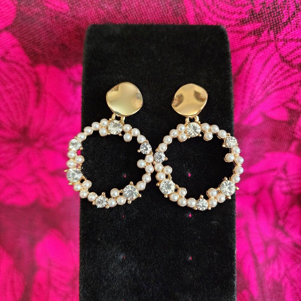 Gold Tone Mini Pearl  And Rhinestone Wreath Dangle Earrings. NWOT.